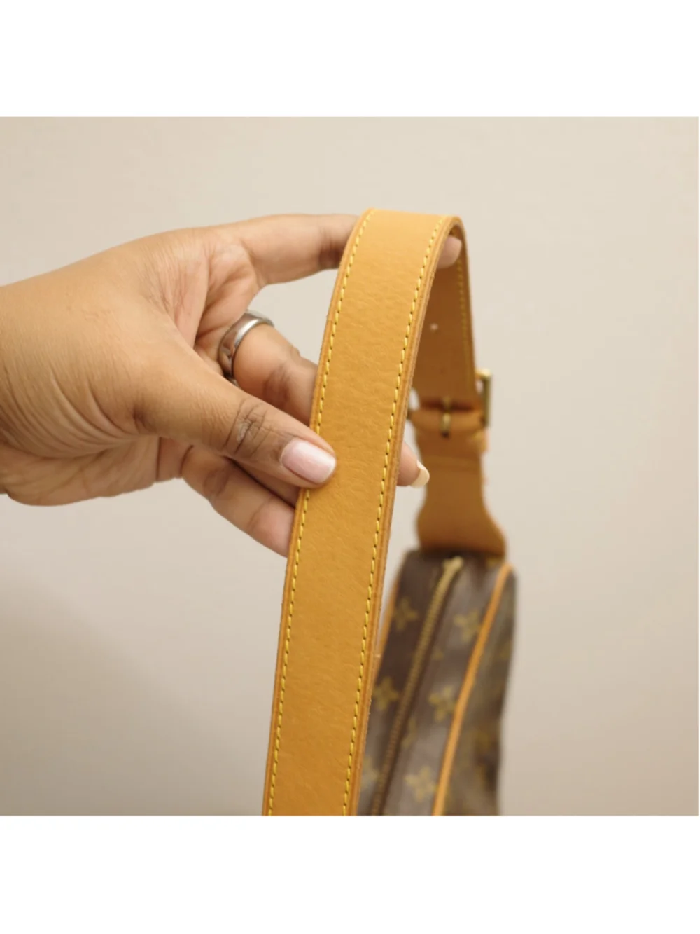 LOUIS VUITTON Monogram Croissant MM - Picture 7 of 15